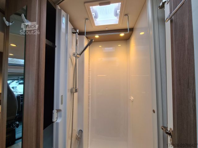 Ημιενσωματωμένο αυτοκινούμενο τροχόσπιτο CARADO T 328 *Für 5 Personen*pro + Paket*TV-Paket*