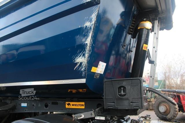 Semi-remorque benne WIELTON Kippmulde 28 m³ deck UNFALL Nr.: 931
