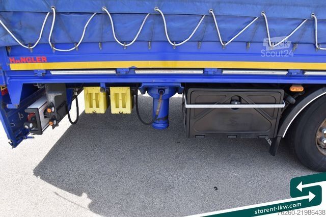 Åpen semitrailer med presenning Hangler Megatrailer Schräglader Coil Bordwand