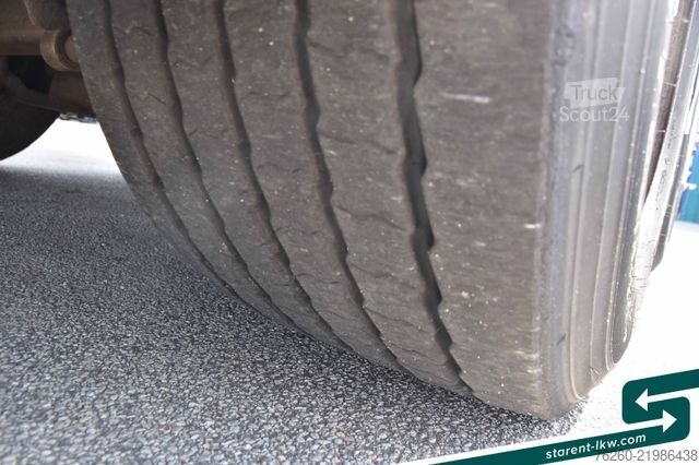 Åpen semitrailer med presenning Hangler Megatrailer Schräglader Coil Bordwand
