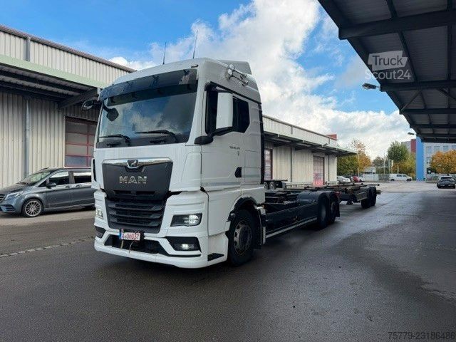 Camión con caja móvil MAN TGX 26.470 6x2 LL + Mildner Anh.