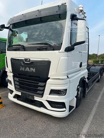 Camión con caja móvil MAN TGX 26.470 6x2 LL + Mildner Anh.