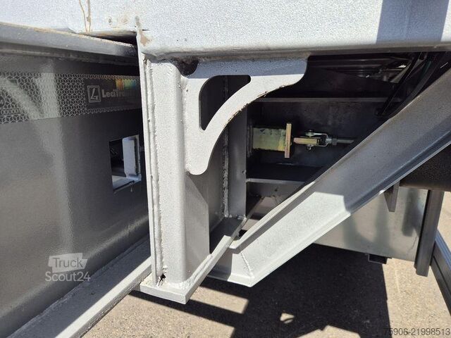 Tasoperävaunulliset puoliperävaunut Lecitrailer PLATEAU TWISTLOCKS EXTENSIBLE