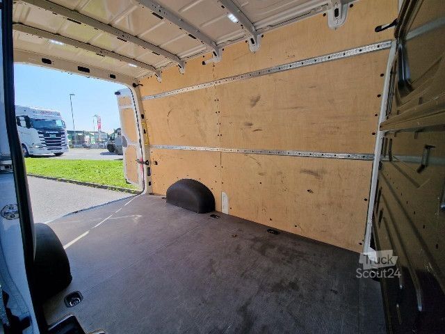 Furgon blaszak MAN TGE 3.140 4X2F SB Automatik