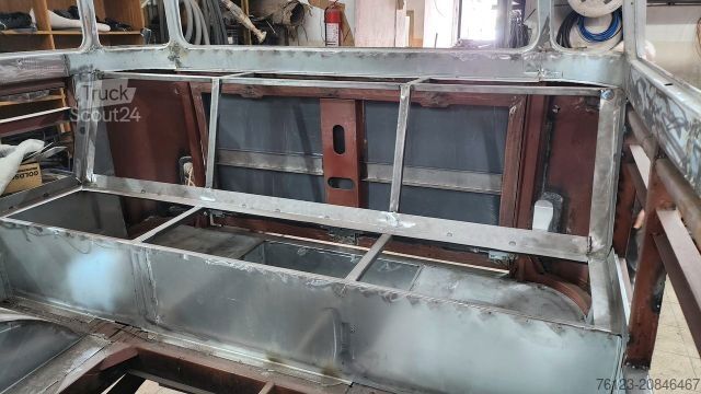 Minibus MERCEDES-BENZ Vorgänger Sprinter O 319 Samba mit Faltdach AC