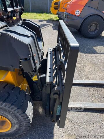 Teleskopiskais iekrāvējs JCB 35-26 4x4