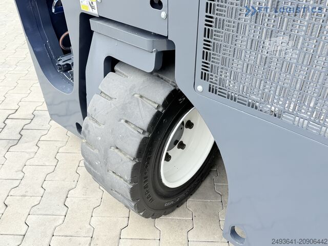 4-vejs gaffeltruck Combilift CB4000 TRIPLEX 5200 FREE-LIFT POSITIONER