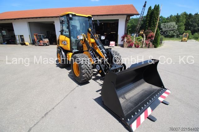 Utovarivač na točkovima JCB 407 inkl. Schaufel & Palettengabel