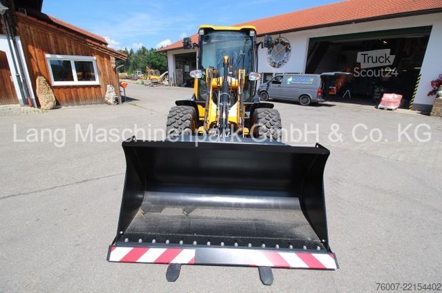 Utovarivač na točkovima JCB 407 inkl. Schaufel & Palettengabel