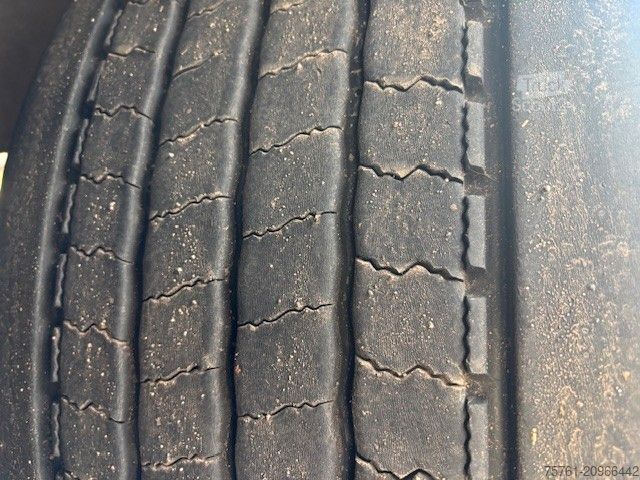 Nyitott pótkocsi ponyvával SPIER ZGL 290 Hochgekuppelt