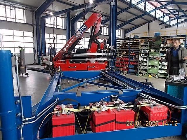 Other Dollco Tieflader mit HMF Kran