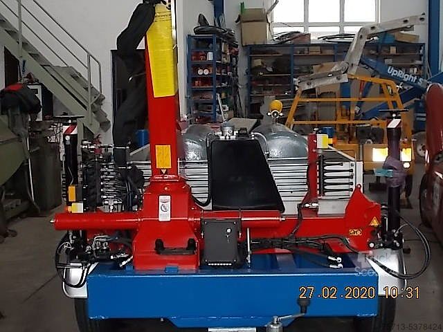 Other Dollco Tieflader mit HMF Kran