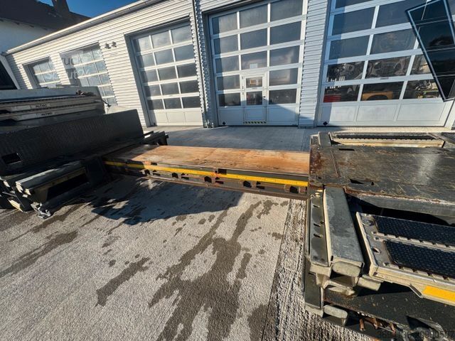 Remorque surbaissée GOLDHOFER STZ-L4 (245)A Radmulden Rampen ausziehbar