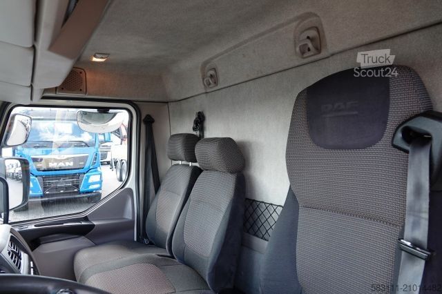 Camion jumbo DAF LF 210 / KONTENER - 7 M / SOLÓWKA / WINDA DHOLLA