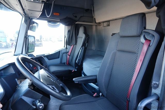 Standaard trekker RENAULT T 480 / 13L / 2017 ROK