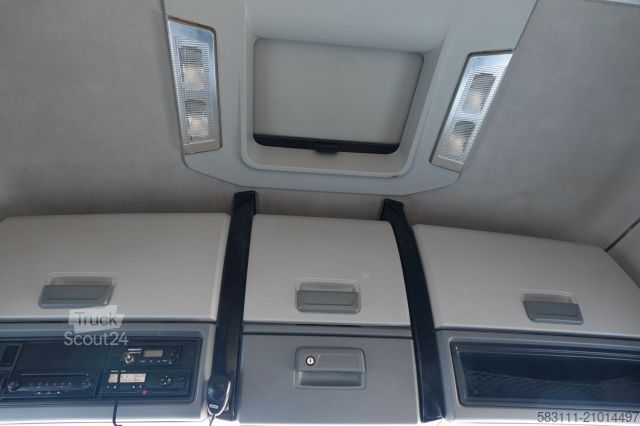 Standaard trekker RENAULT T 480 / 13L / 2017 ROK