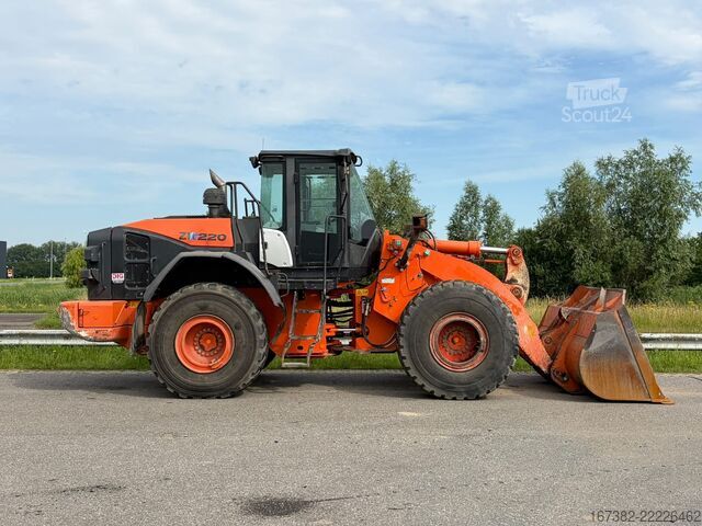 Radlader Hitachi ZW220-5B