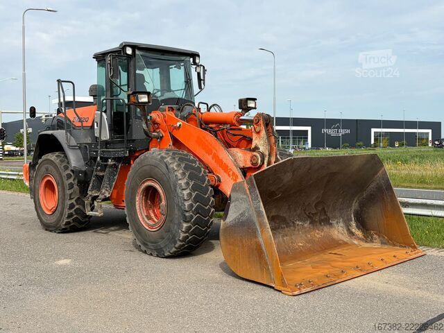 Radlader Hitachi ZW220-5B