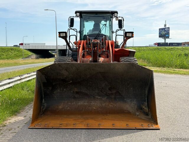 Radlader Hitachi ZW220-5B