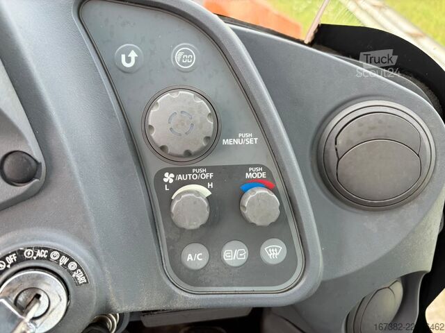 Chargeuse Hitachi ZW220-5B