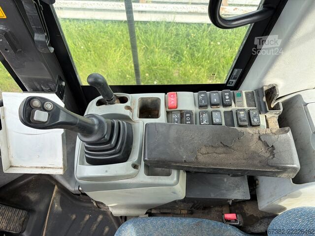 Chargeuse Hitachi ZW220-5B