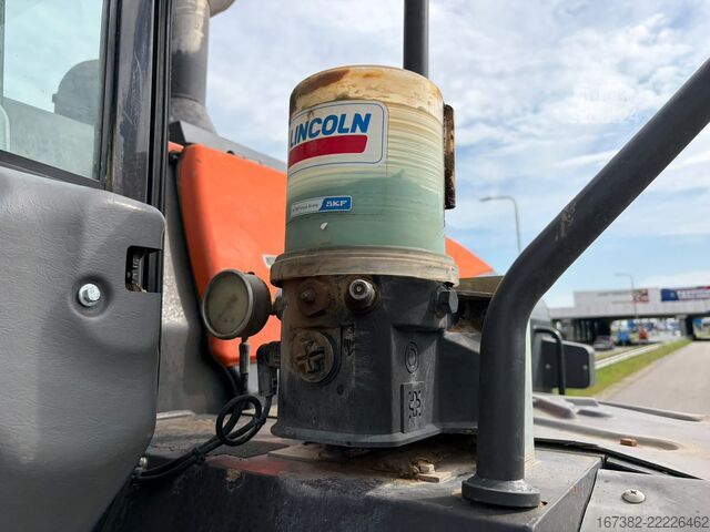 Chargeuse Hitachi ZW220-5B