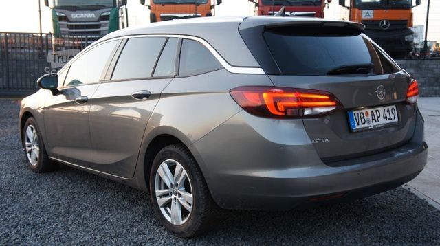 Minibus OPEL Astra K Sports Tourer Edition