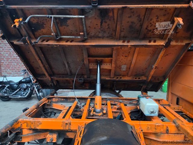 Dreiseitenkipper MERCEDES-BENZ Sprinter DoKa 3 S Kipper 515 Motorschaden