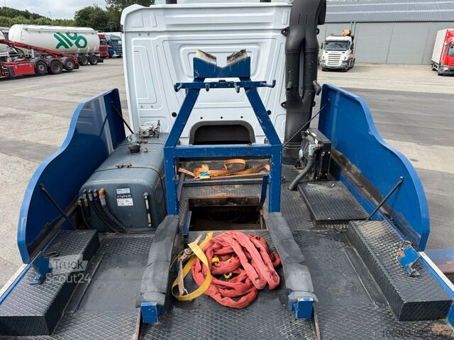 Kravas automašīnai uzstādīts celtnis MERCEDES-BENZ Arocs 4153 8x4 Crane / Grua MPG 220 TM7 Winch