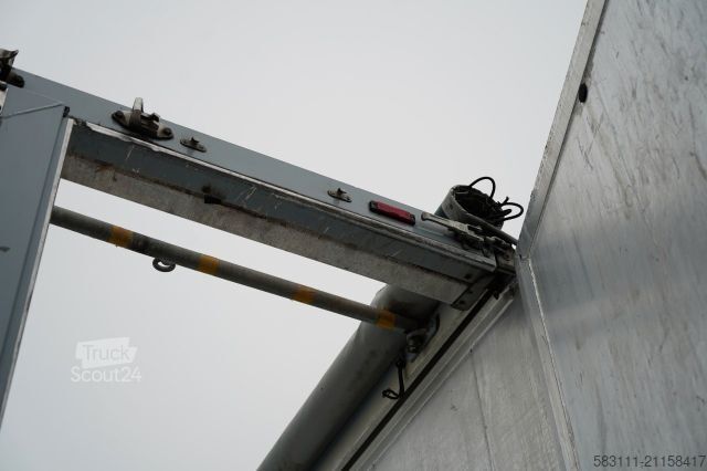 Návěs s pohyblivou podlahou KRAKER WALKING FLOOR / RUCHOMA POD?OGA / 90 M3 / O? POD