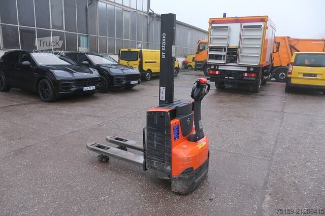 Hochhubwagen bt SWE 080L Batterie 48/2022