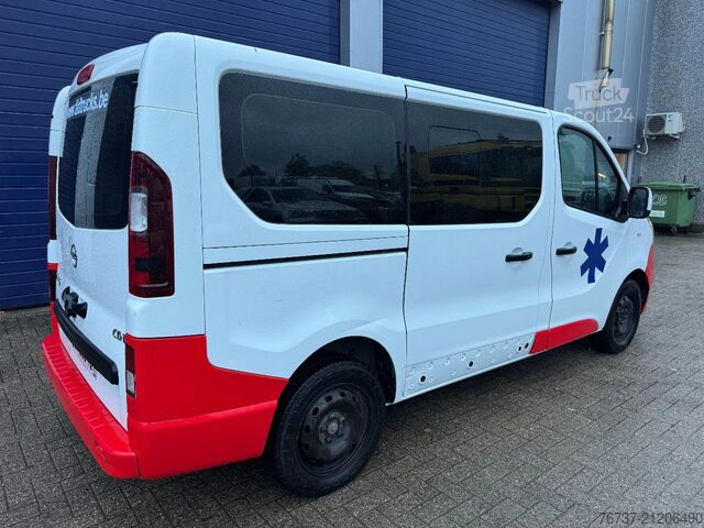 Ambulance Opel Vivaro **AMBULANCE-RETTUNGSWAGEN**