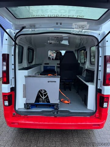 Ambulance Opel Vivaro **AMBULANCE-RETTUNGSWAGEN**