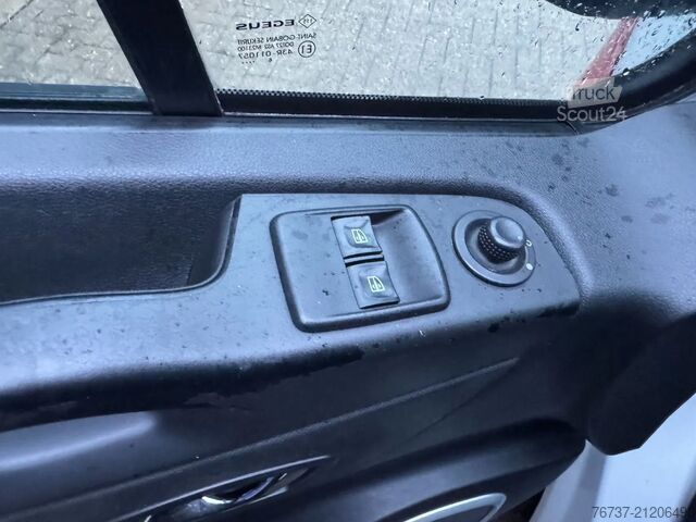 Ambulance Opel Vivaro **AMBULANCE-RETTUNGSWAGEN**