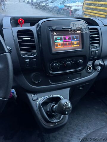 Ambulance Opel Vivaro **AMBULANCE-RETTUNGSWAGEN**