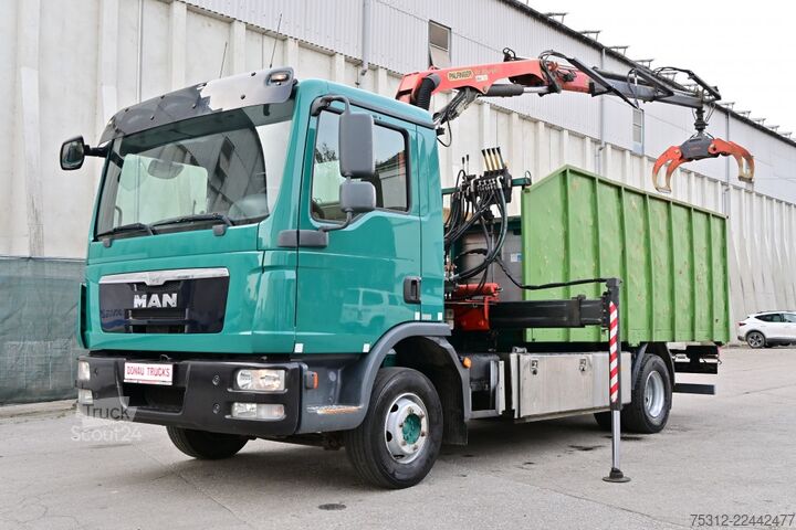 Jeřáb na nákladním automobilu MAN TGL 12.250  E5 PK 7001 Greifer 2-AHK Reifen 50%