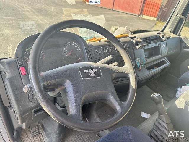 куфар MAN TGL 8.180 4x2 Box Truck.
