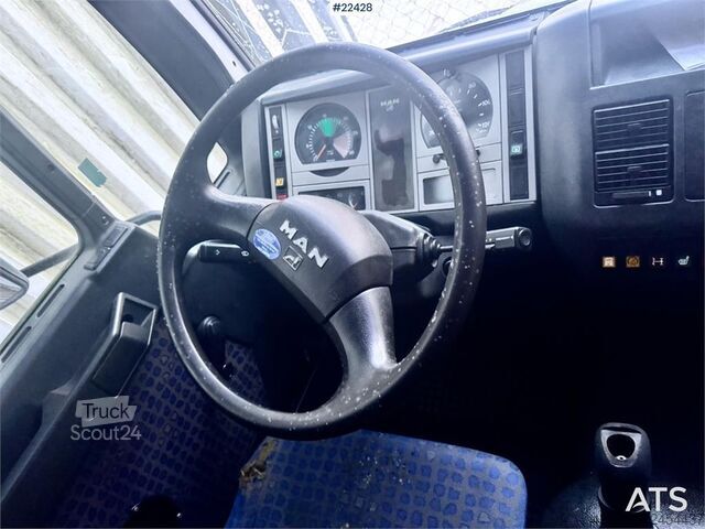 Walizka MAN LE 9.220 Box Truck – Low Mileage