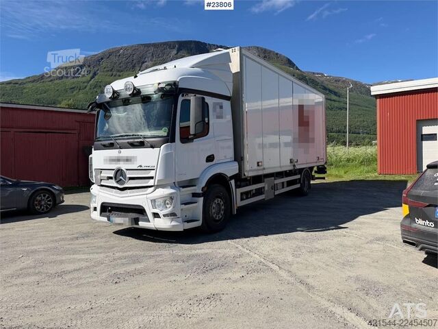 Resväska Mercedes-Benz Actros 1835L 4x2 box truck w/ ADR rigged, new clut