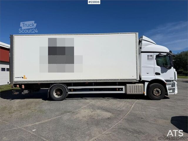 Resväska Mercedes-Benz Actros 1835L 4x2 box truck w/ ADR rigged, new clut