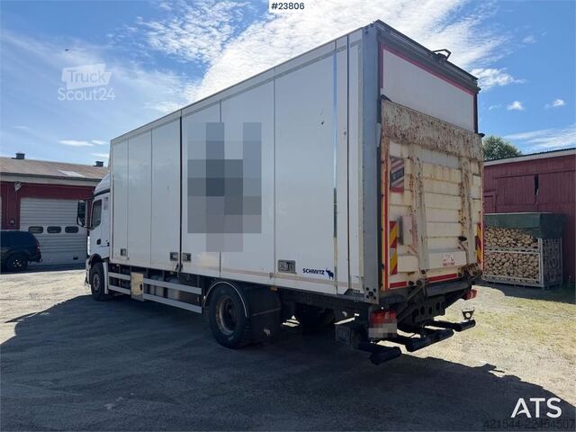 Resväska Mercedes-Benz Actros 1835L 4x2 box truck w/ ADR rigged, new clut
