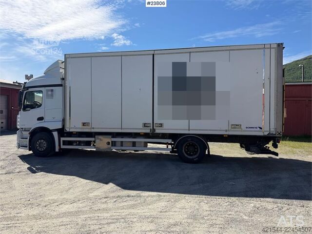 Resväska Mercedes-Benz Actros 1835L 4x2 box truck w/ ADR rigged, new clut