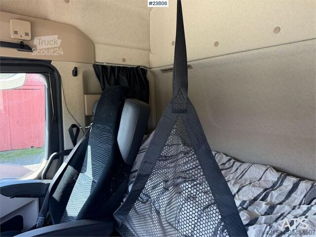 Mala Mercedes-Benz Actros 1835L 4x2 box truck w/ ADR rigged, new clut
