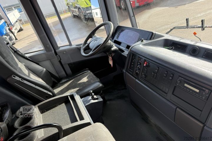 Grue montée sur camion Mercedes-Benz Econic 1828 4x2 PK16502 / Swiss-Vehicle