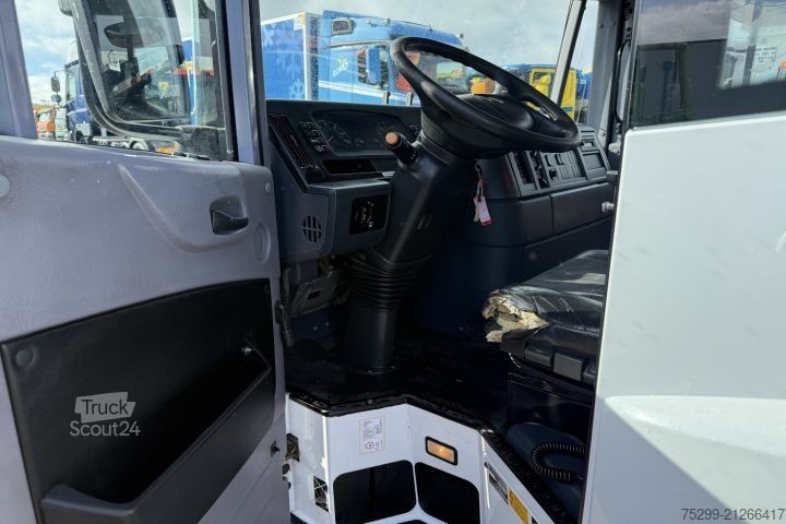 Grue montée sur camion Mercedes-Benz Econic 1828 4x2 PK16502 / Swiss-Vehicle