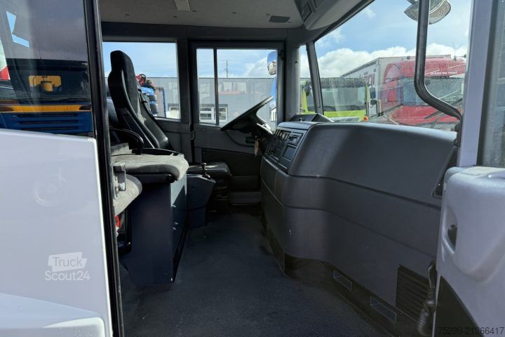 Grue montée sur camion Mercedes-Benz Econic 1828 4x2 PK16502 / Swiss-Vehicle