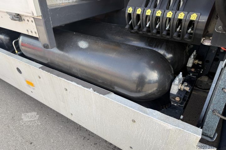 Grue montée sur camion Mercedes-Benz Econic 1828 4x2 PK16502 / Swiss-Vehicle