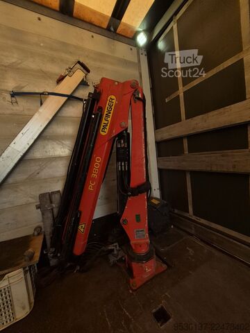 Samochód ciężarowy typu furgon Iveco Eurocargo ML120E25P