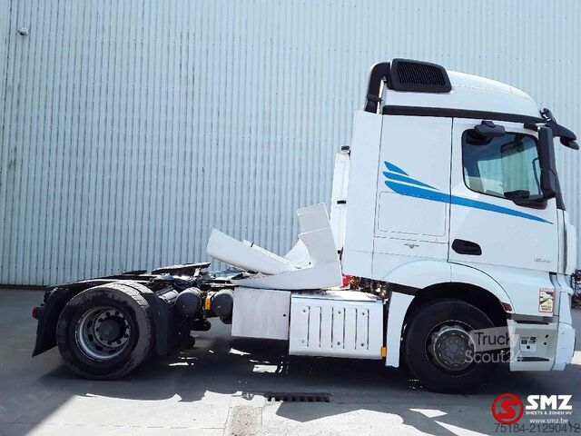 Standard tractor Mercedes Actros 1843