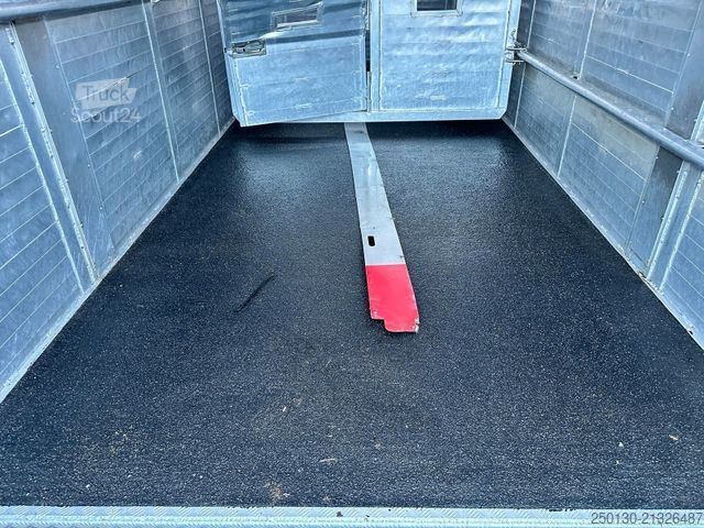 Camion pour bétail SCANIA G380 BL 4x2 1.Stock Menke-Janzen Viehw. *UNFALL*